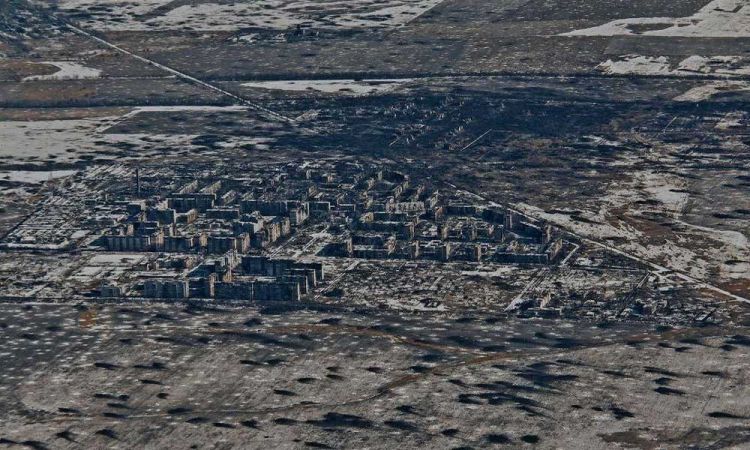 As Ukraine's army disintegrates, Russian troops storm the fortress city of Vuhledar.